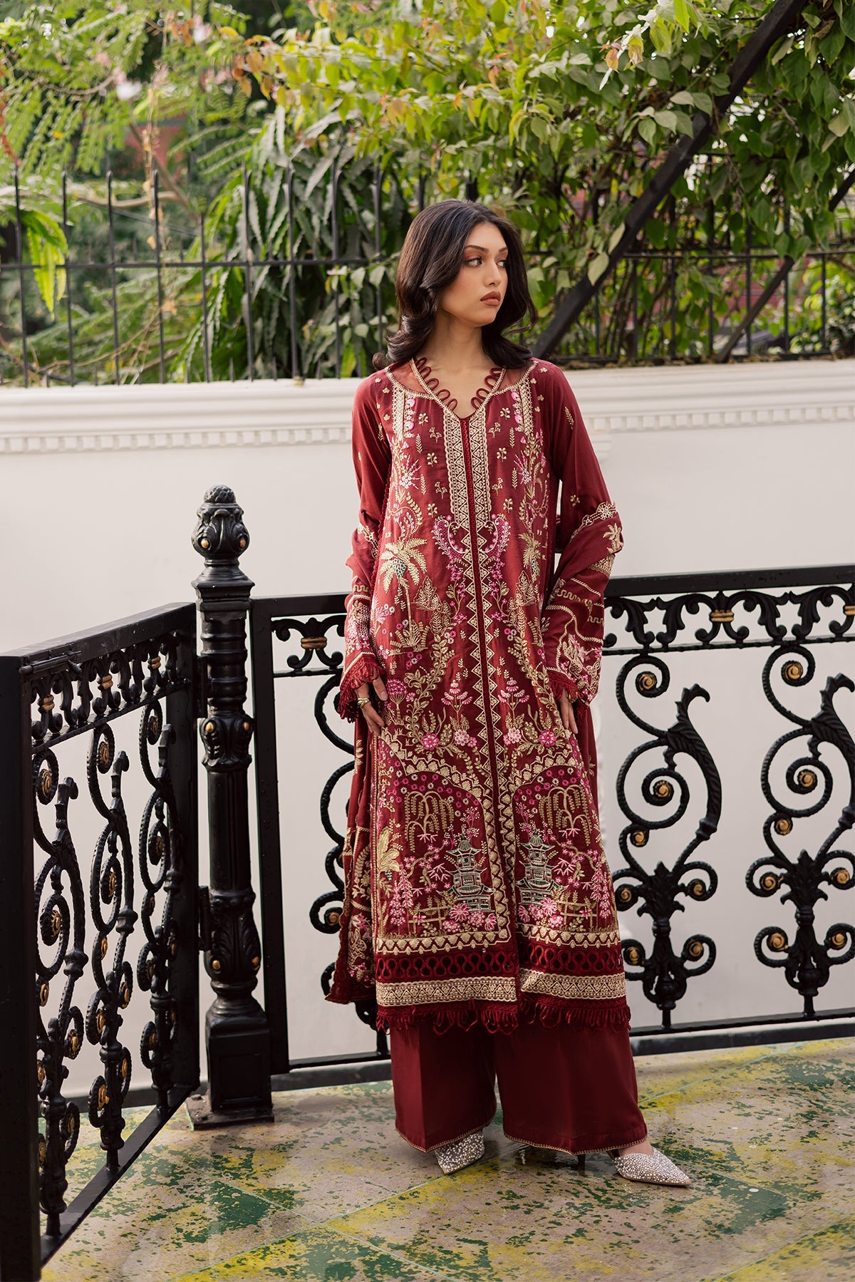 Luxury karandi pret collection 2025 showcasing elegant Pakistani designer wear