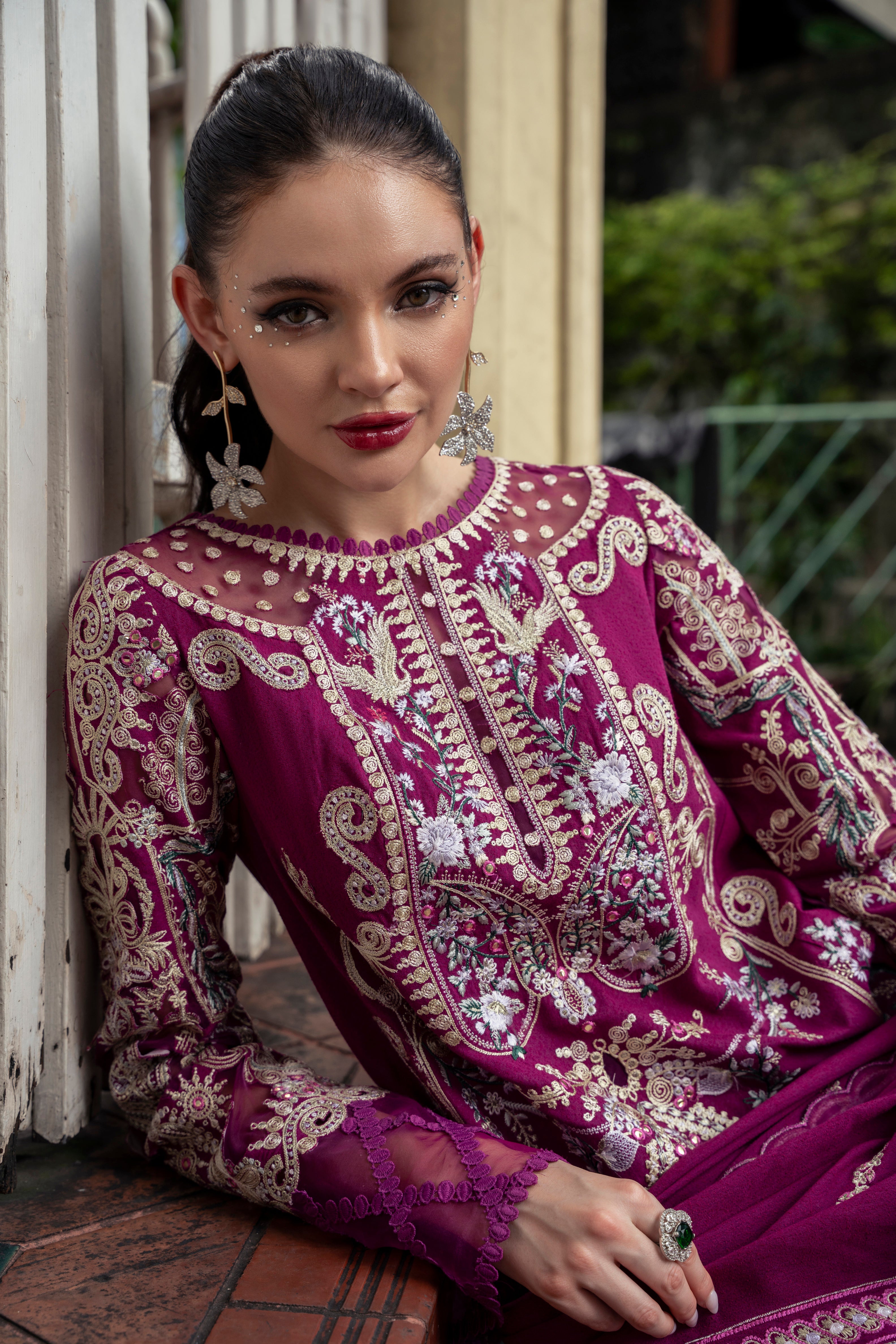 Maui luxury pret 3-piece outfit featuring baroque motifs and lace sleeves