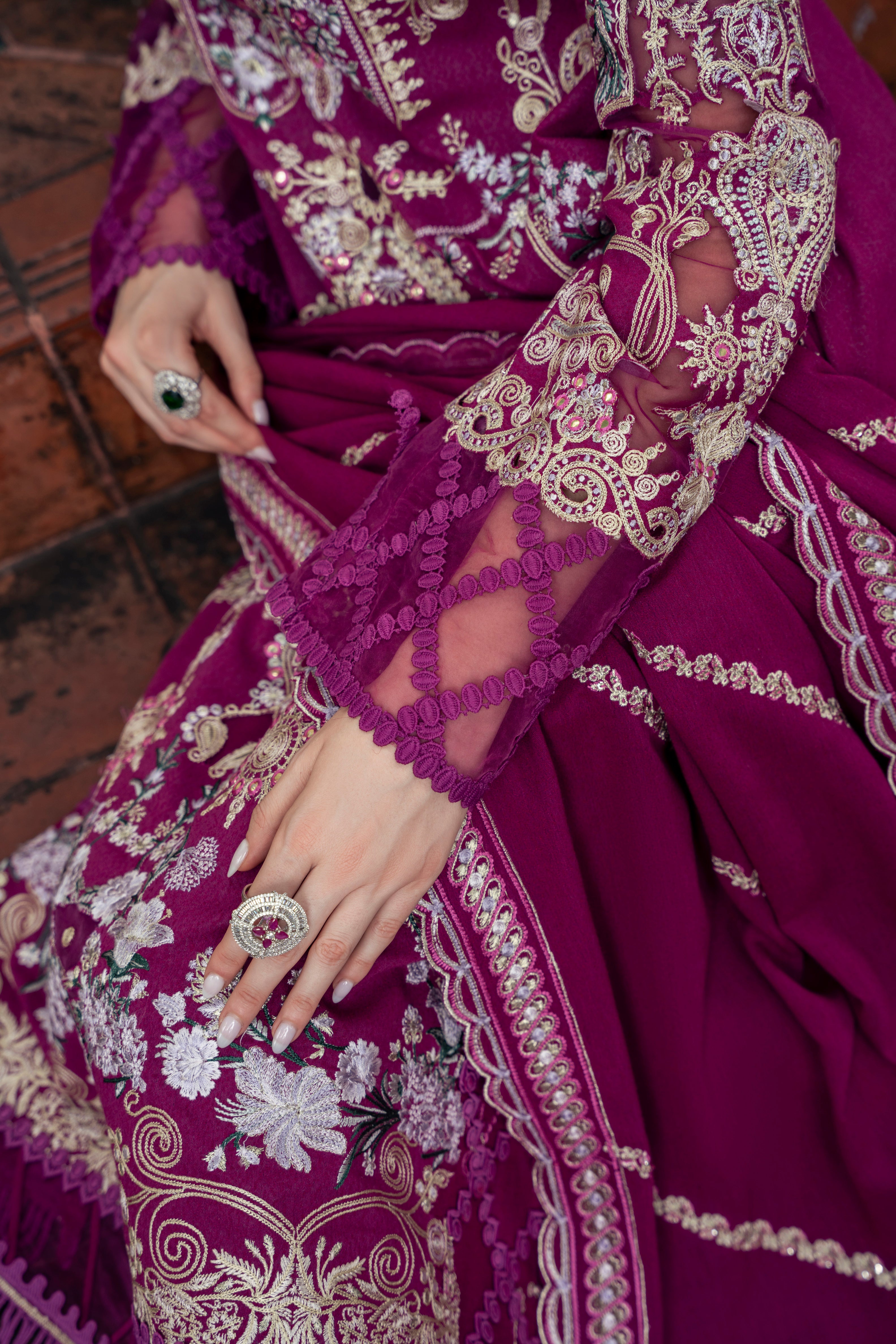 Maui luxury pret 3-piece outfit featuring baroque motifs and lace sleeves