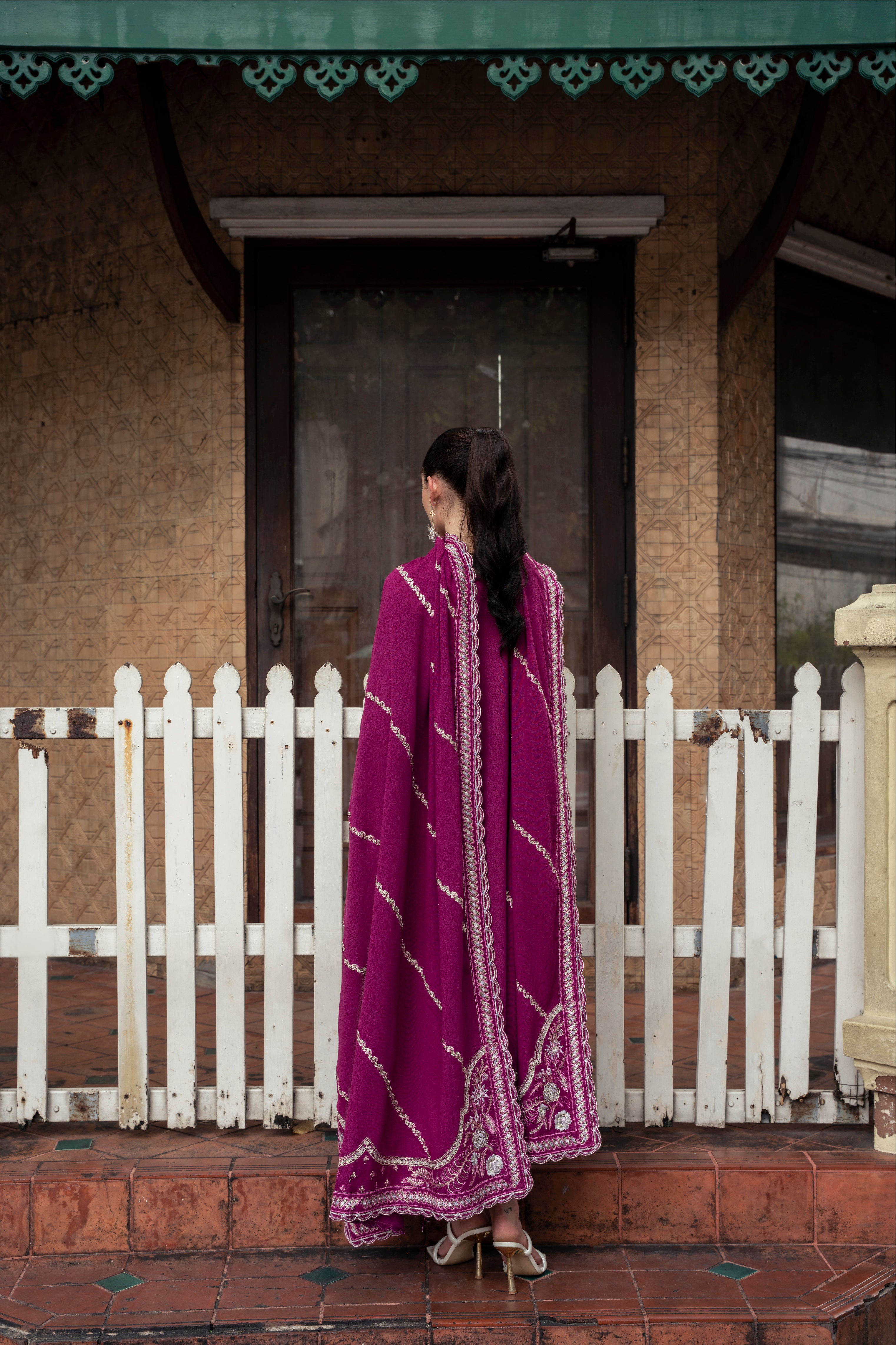 Maui luxury pret 3-piece outfit featuring baroque motifs and lace sleeves