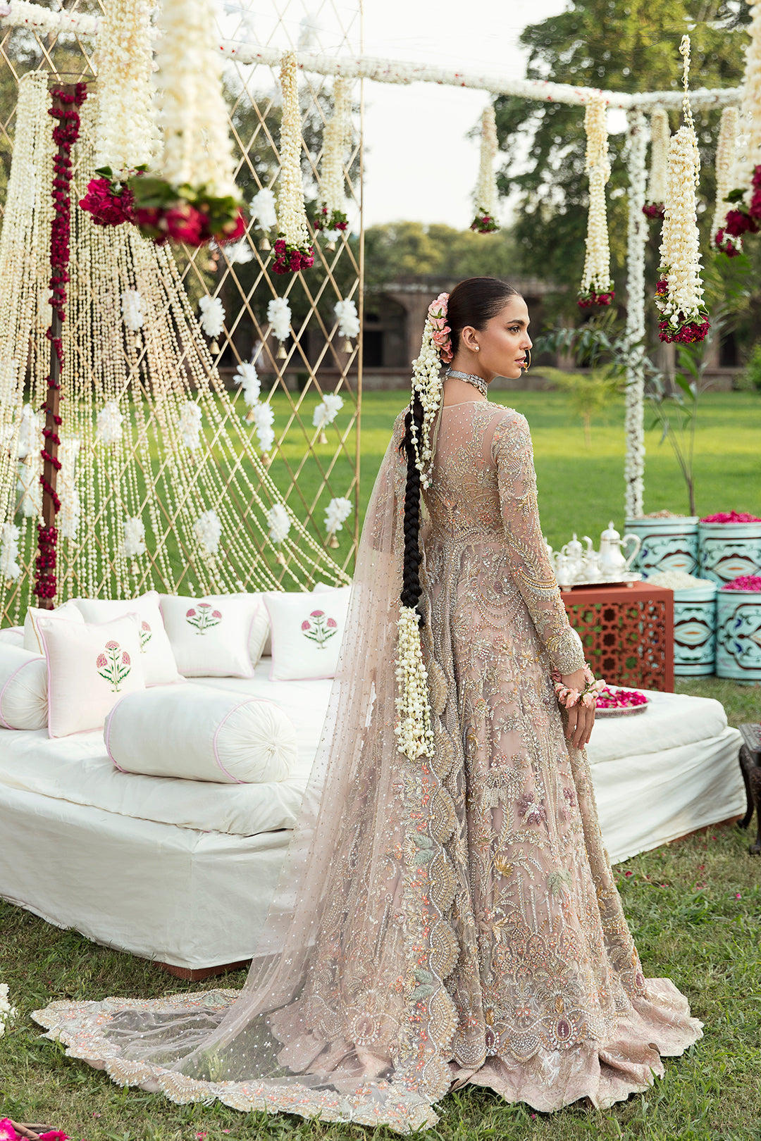 Perrta bridal outfit with embroidered net fabric and flowing dupatta – Pakistani luxury fashion.