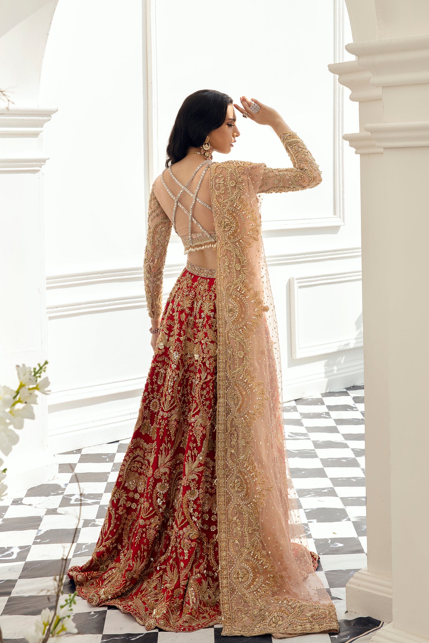 Pakistani bridal dress Kahlo – red lehnga with peach dupatta and hand embroidery.