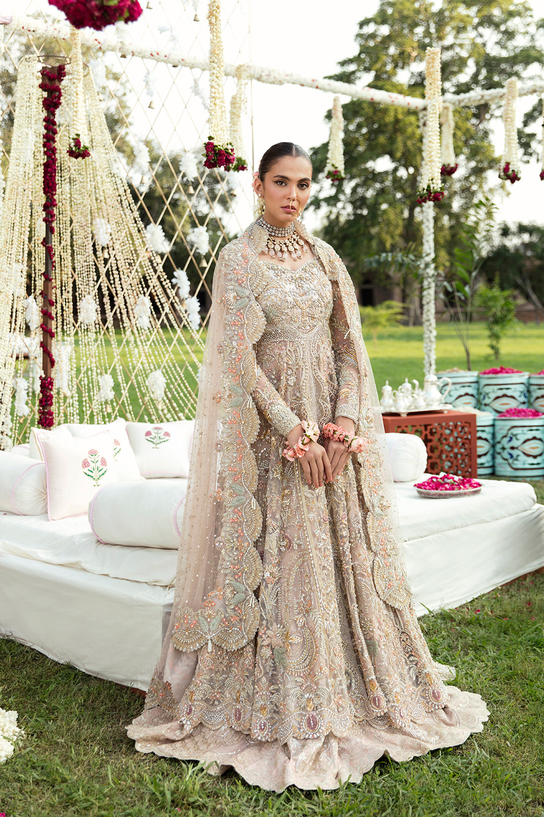 Perrta bridal outfit with embroidered net fabric and flowing dupatta – Pakistani luxury fashion.